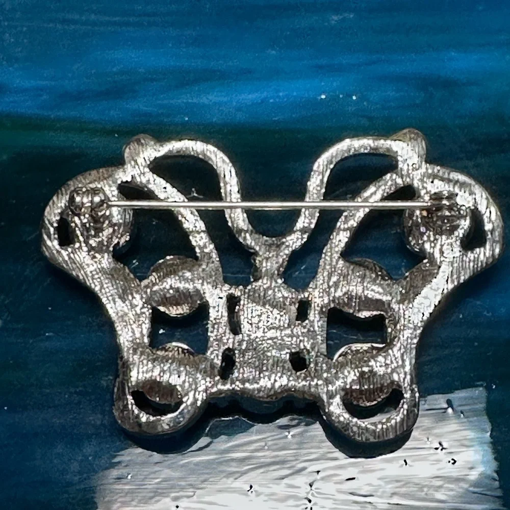 Woman’s Brooch Rhinestone Bezel Set Elegant Silver tone Butterfly pin 4146 L